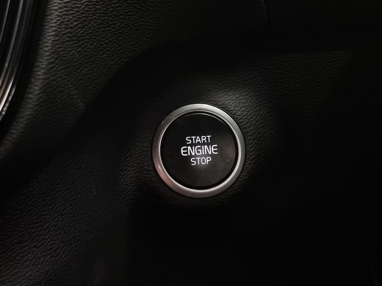 2020 Volvo XC40 1.5 T3 Inscription SUV 5dr Petrol Manual Euro 6 (s/s) (163 ps) - SENSUS SAT Suv P...