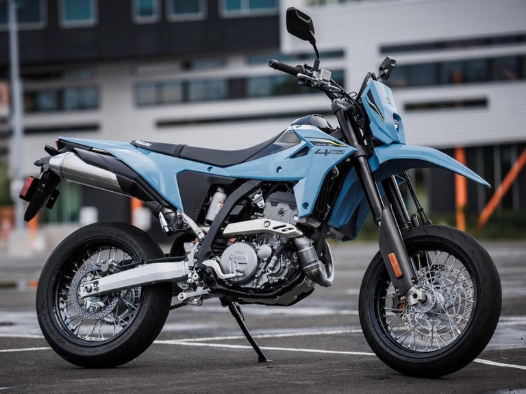 2025 Suzuki DR-Z4SM  2025 DRZ400SM