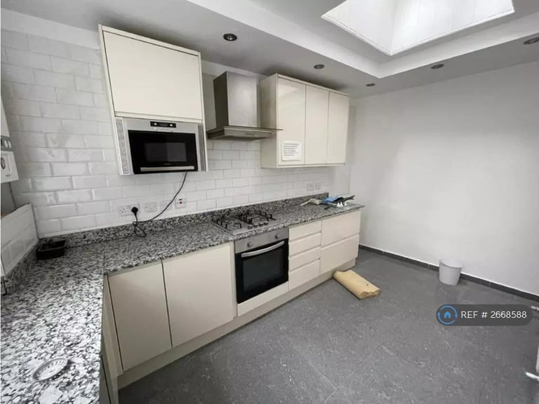 2 bedroom flat in Raie Maisonettes, London, SE22 (2 bed) (#2668588)