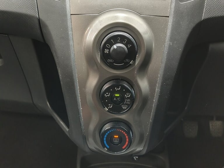 2009 Toyota Yaris VVT-i TR Hatchback Petrol Manual