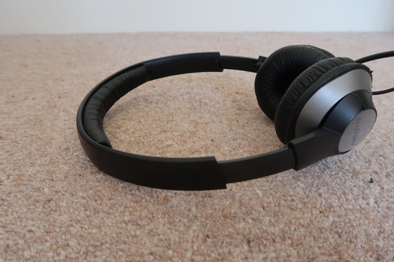 Creative HS-720 Wired Computer / Laptop Headphones with Noise Cancelling Mic