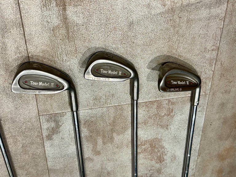 Tour Model III LI-Grlive Cavity Style Right Handed Irons Set (5-9, P) – Steel Shafts, Pro Only Grips