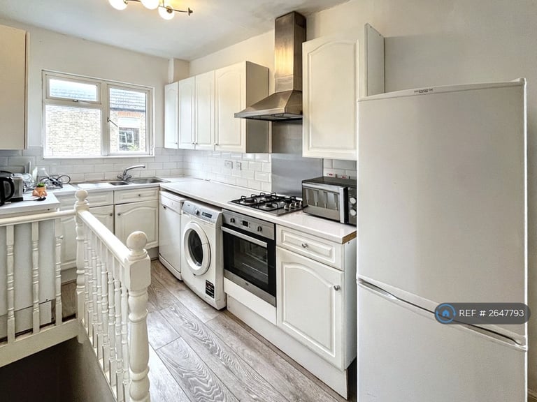 3 bedroom flat in Telford Avenue, London, SW2 (3 bed) (#2647793)