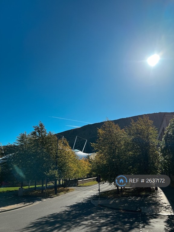 2 bedroom flat in Holyrood, Edinburgh, EH8 (2 bed) (#2637172)