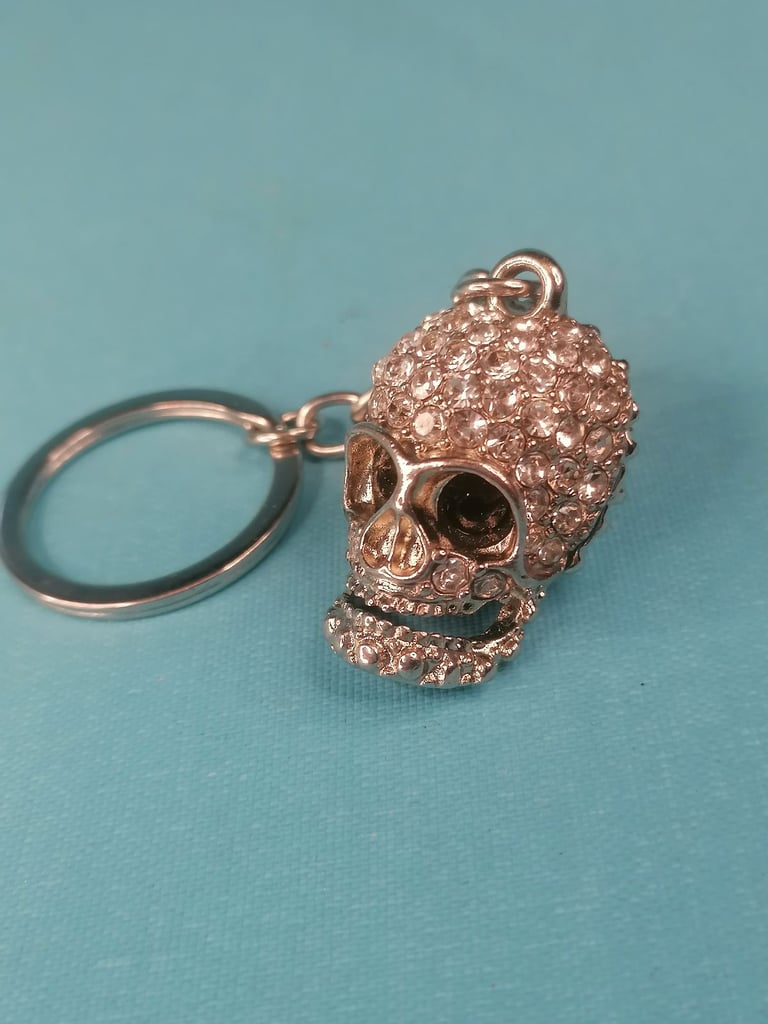 Brand new, Skull Keychain with Cubic Zirconia Rhinestones