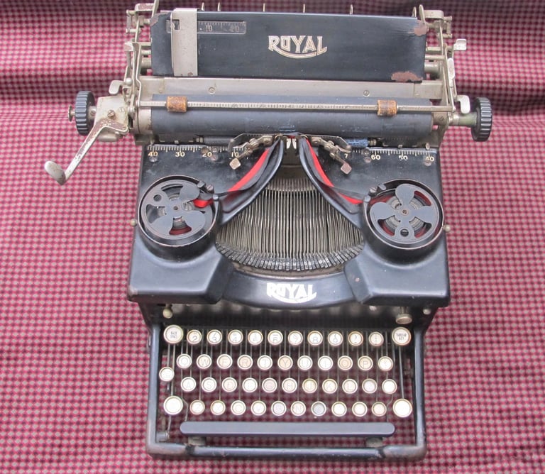 Antique Royal Typewriter (Made in America)
