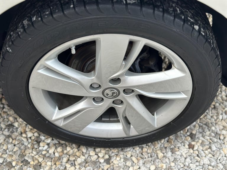 2015 Vauxhall Astra 1.6i SRi Euro 6 5dr HATCHBACK Petrol Manual