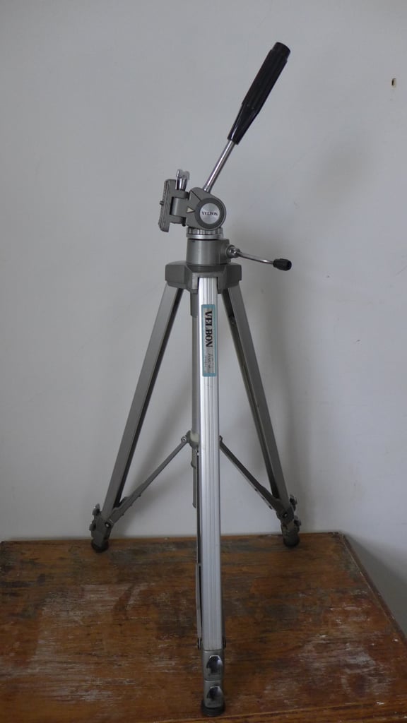 image for VINTAGE VELBON AG-3 PROFESSIONAL STUDIO TRIPOD. MADE IN JAPAN. IN GOOD CONDITION, SEE PHOTOS.