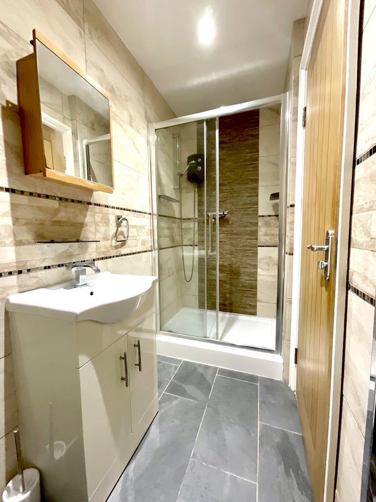 Large 2 bedrooms flat ( CF116AH ) 