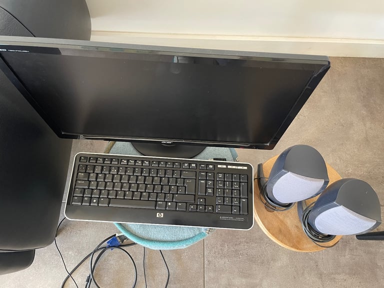 Acer screen, pc high speakers, cordless keyboard 