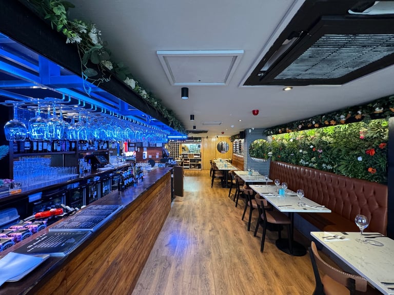 Restaurant/Luxury Bar Business For Sale - Prime Location - Modern Interior - Free Parking