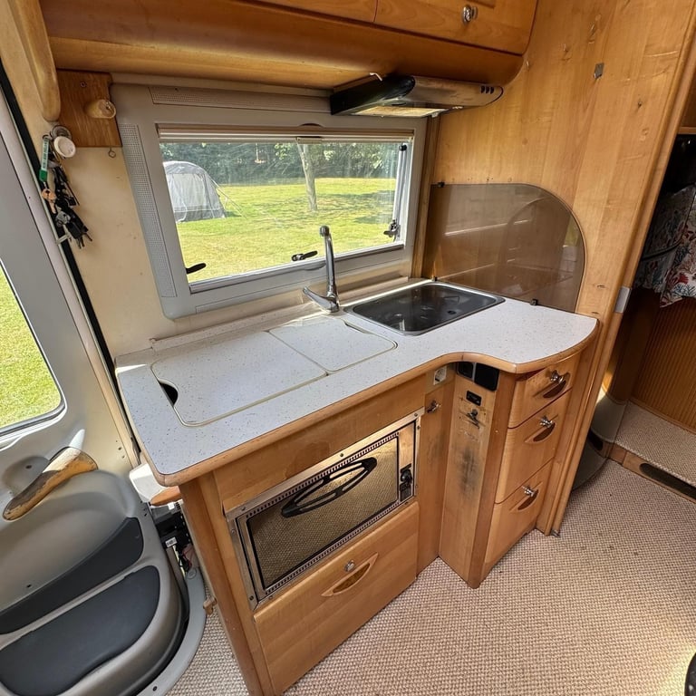 Le Voyageur LVX Mercedes 2005 Island Bed Rear Fixed Bed