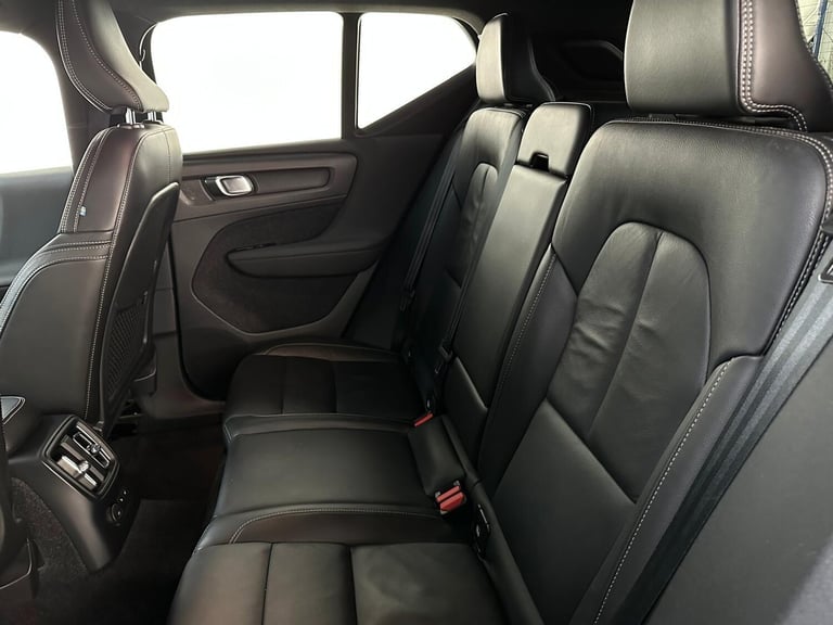  Volvo XC40 1.5h T4 Recharge 10.7kWh R-Design Auto Euro 6 (s/s) 5dr Petrol/Electric Hybrid Automatic
