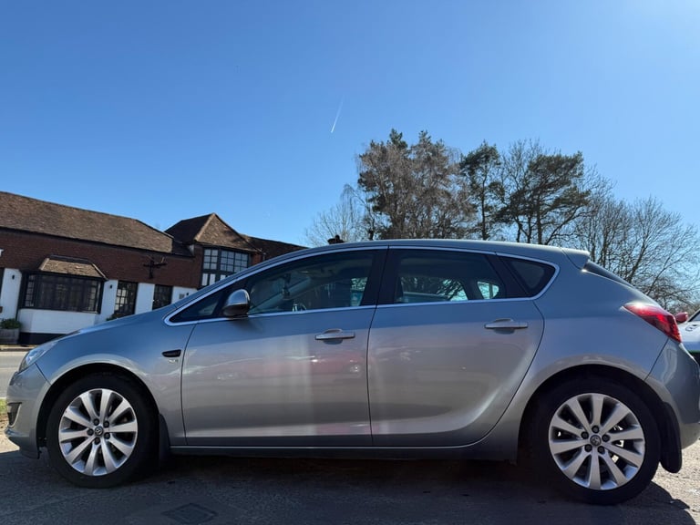 2013 Vauxhall Astra 1.4T 16v SE Euro 5 5dr Petrol