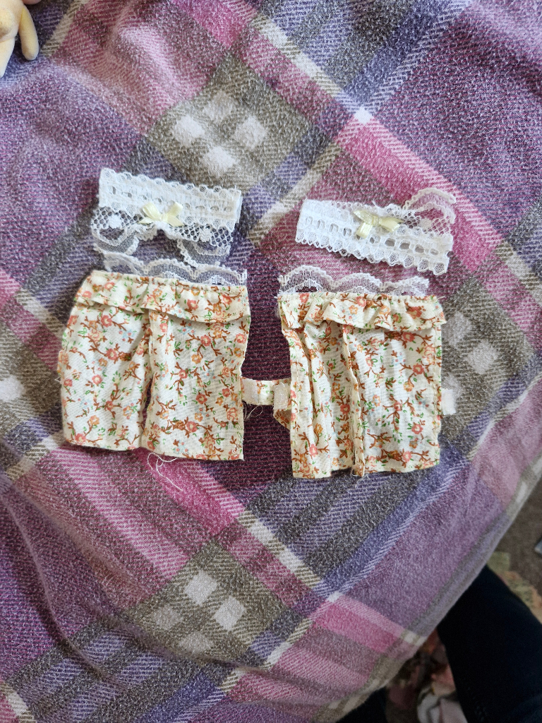 image for Sylvanian dollhouse curtains 