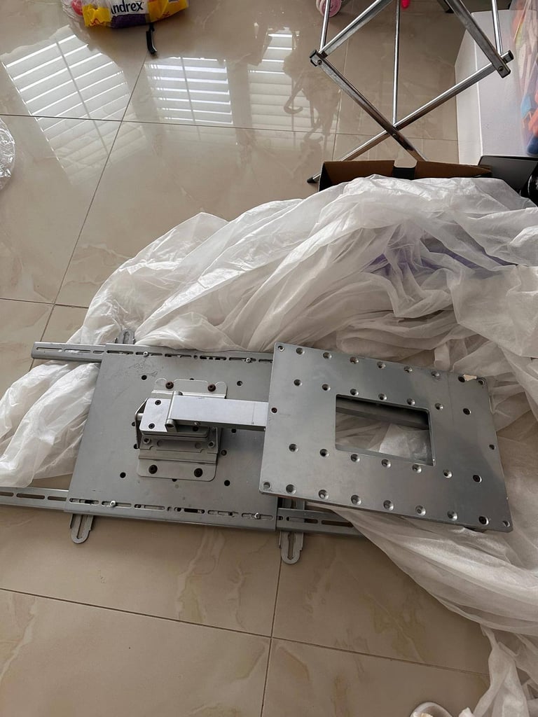 Tv bracket/wall mount. Up to 100" tv's. Ex con. Heavy duty 