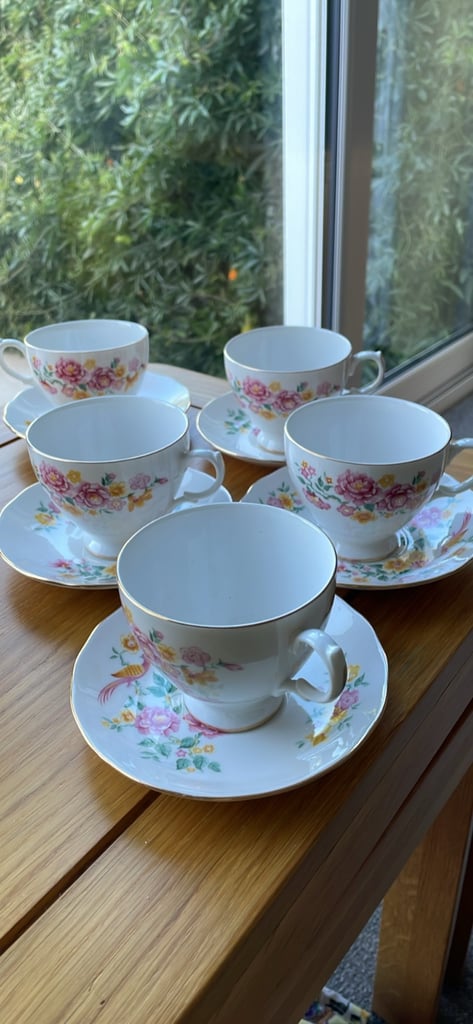 image for Set of 5 bone China Gainsborough cups and saucers