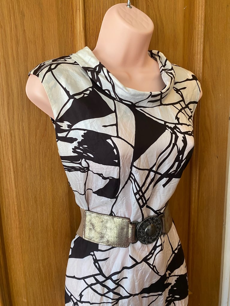 image for Genuine vintage Rembrandt 100% silk size 18 black cream collar dress