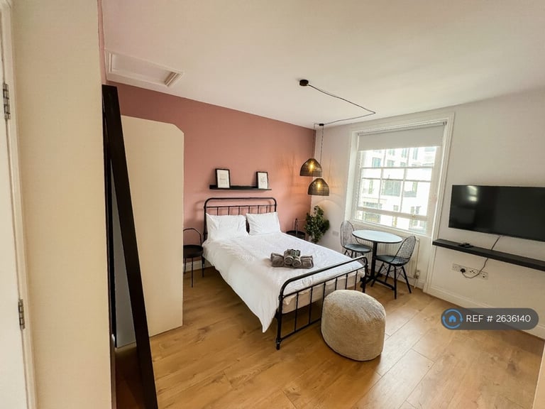 Studio flat in Kensington Gardens Square, London, W2 (#2636140)