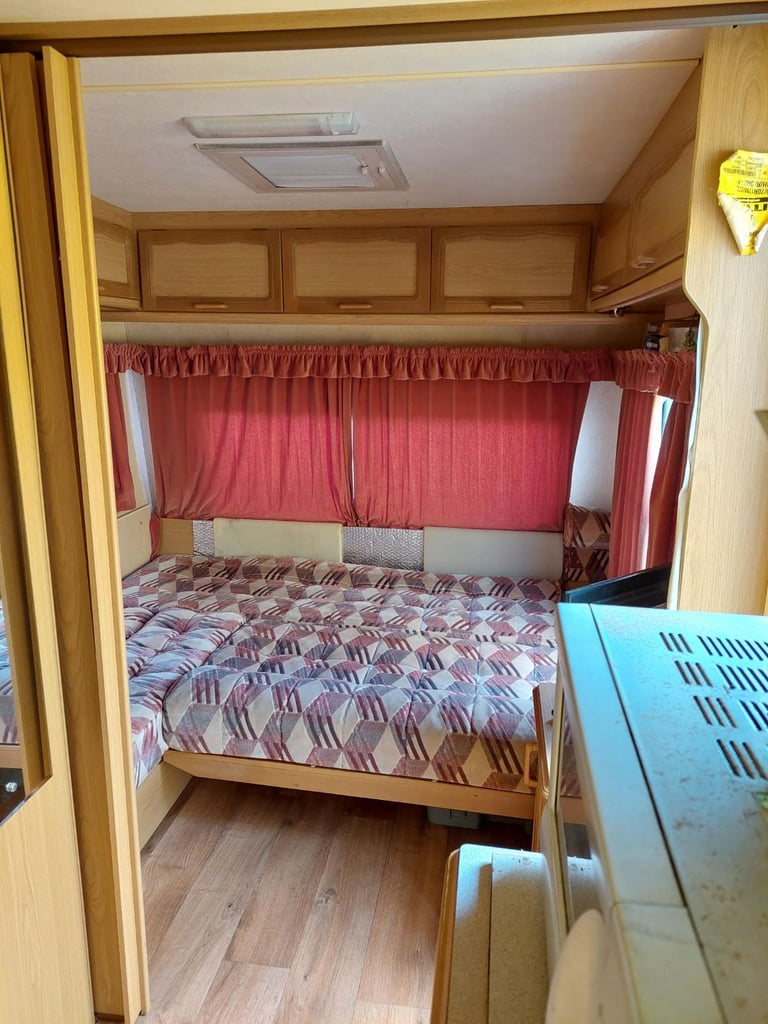 swift conqueror twin axle 