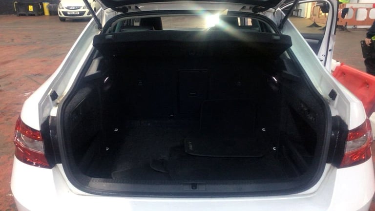 2022 Skoda Superb 2.0 TDI SE Technology Hatchback 5dr Diesel DSG Euro 6 (s/s) (150 ps) 1 FORM Hat...