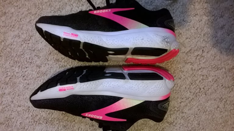 BROOKS GHOST TRAINERS WIDE FIT  RRP £139 FREE POST 