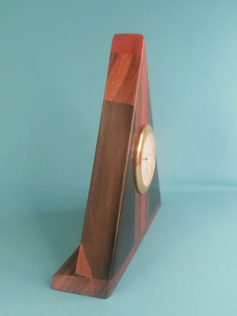 Vintage Desk Wooden Piramid Clock 6-inch height.. (need put battery).. As seen.