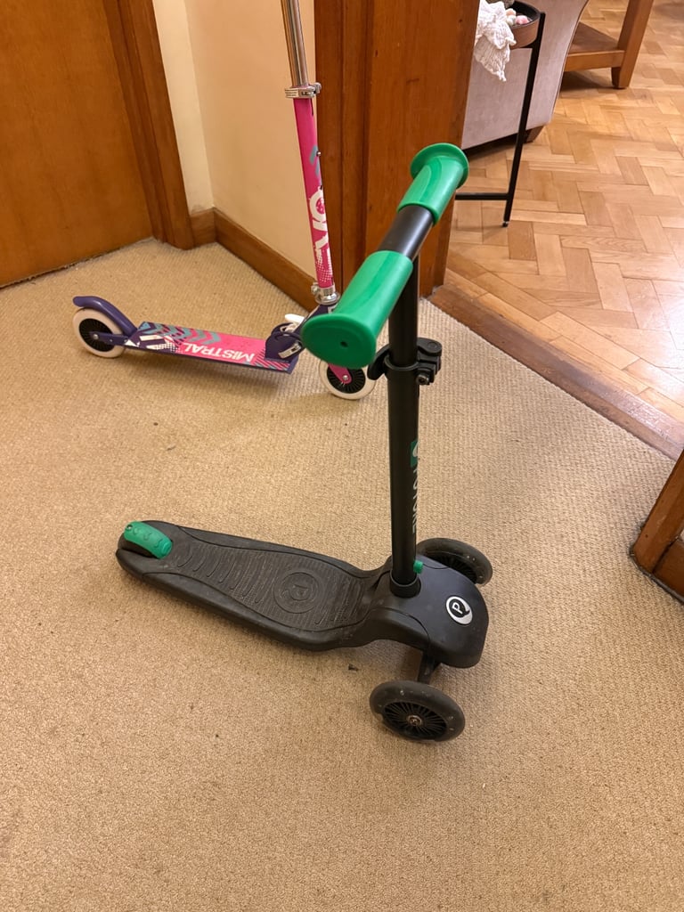 image for Foldable three wheel scooter
