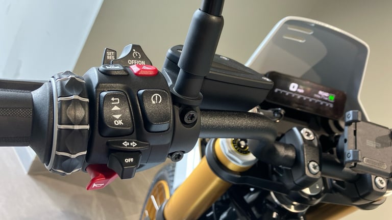 2025 BMW R12 BMW R12 (24MY) ROADSTER Petrol Manual