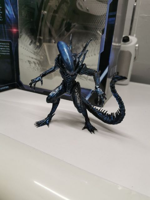 Mixture of Alien figures 