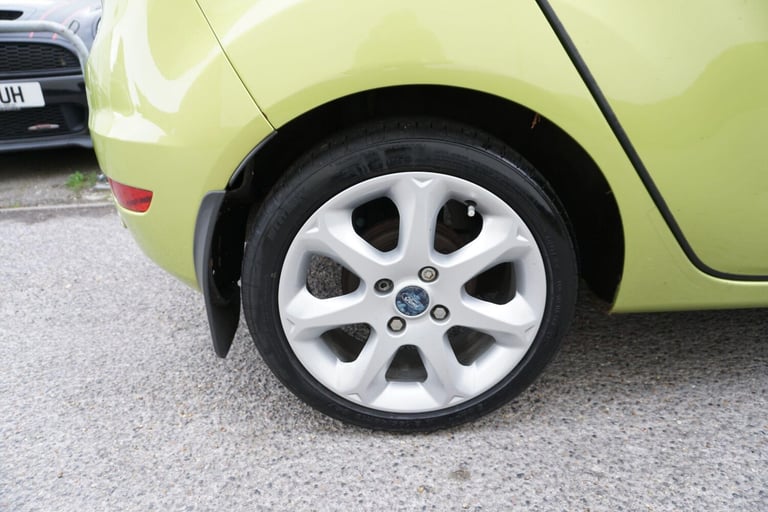 2010 Ford Fiesta 1.6 Titanium 5dr HATCHBACK Petrol Manual