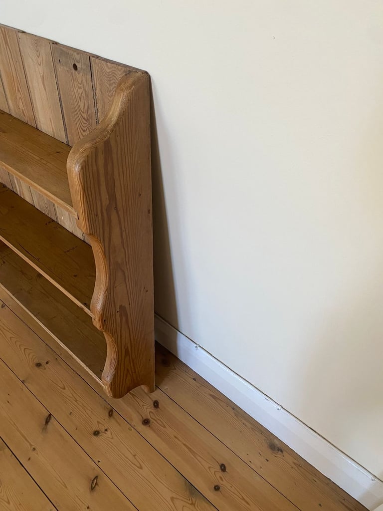 +++ SOLID WOODEN BOOKCASE +++