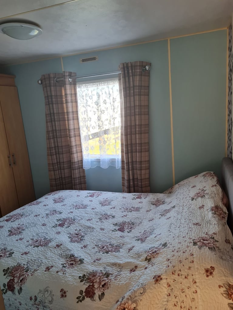 FOR HIRE/RENT/TO LET 8 BERTH 3 BEDROOMED CARAVAN AT CHAPEL ST LEONARDS SKEGNESS (NOT INGOLDMELLS)