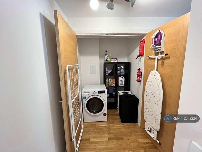 2 bedroom flat in Shrubhill Walk, Edinburgh, EH7 (2 bed) (#2542224)