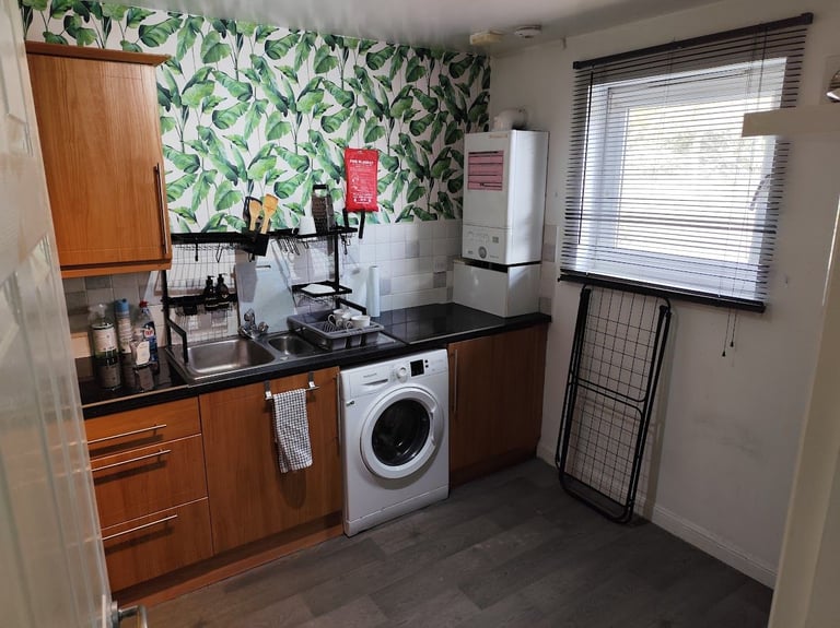 FULLY FURNISHED - 2 bed 2 Bath flat to rent  Mill Street, inc fixed bills for SALE or RENT