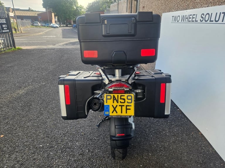BMW R1200gs with full bmw vario luggage 