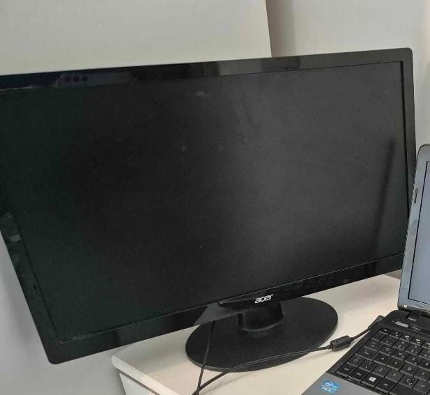 Acer monitor 22 Inches (broken) 