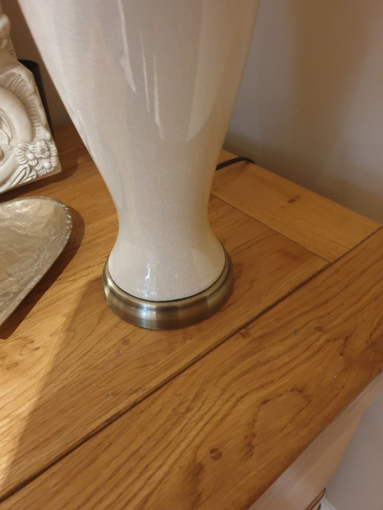 Cream crackle glazed lamp