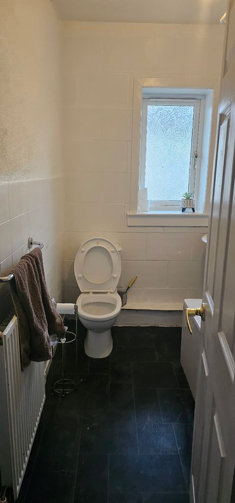  Spacious 3-Bedroom Flat for Rent – £1,450/month.