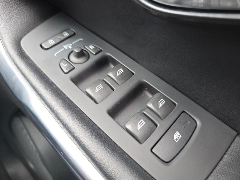 VOLVO V40 1.6 T3 R-Design Nav Euro 5 (s/s) 5dr 2014