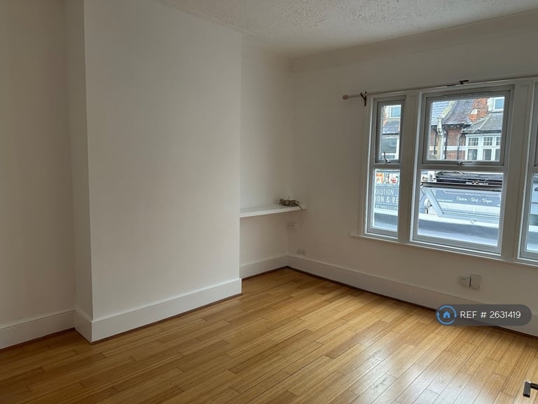 image for 3 bedroom flat in Chingford, London, E4 (3 bed) (#2631419)