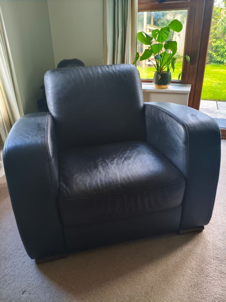 Barker & Stonehouse Natuzzi Waldorf Black Leather Chair