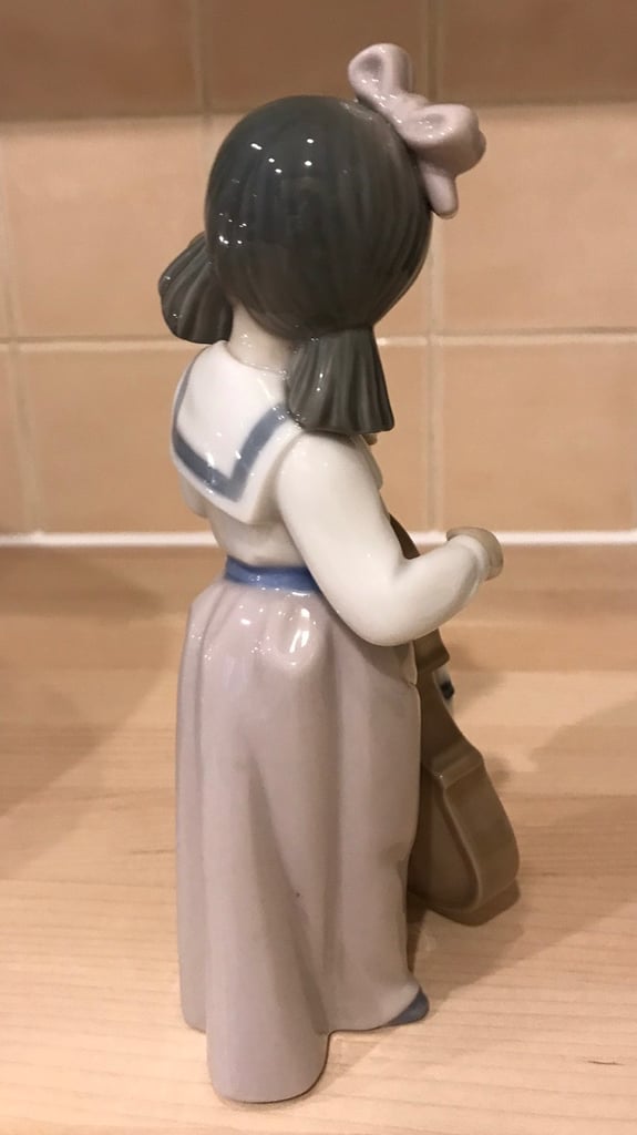 Nao by Lladro Figurine Girl with Cello Christmas 🎄 