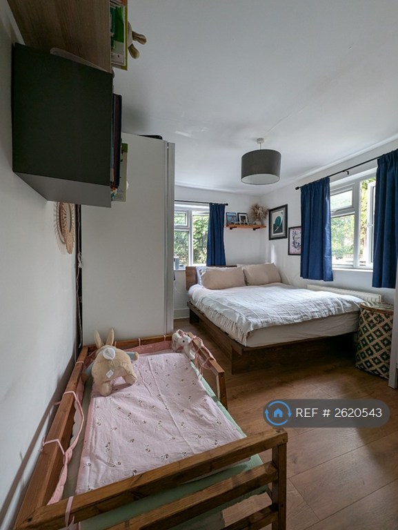 1 bedroom flat in Birkbeck Road, London, W3 (1 bed) (#2620543)