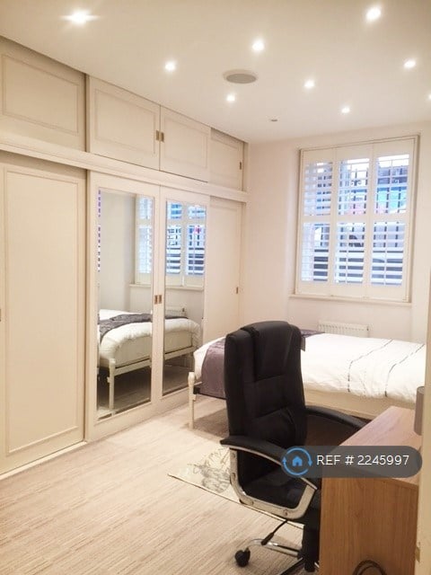 3 bedroom flat in Sandwich House, London, WC1H (3 bed) (#2245997)