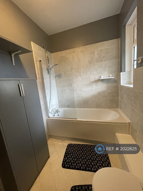 2 bedroom flat in Mews, South Darenth, DA4 (2 bed) (#2022825)