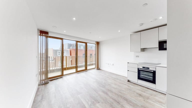  Luxury 2 bedroom flat for rent ideal for students and professionals sharers