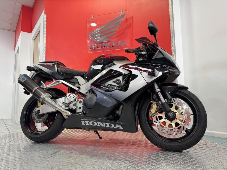 2000 'W' Honda CBR900RR Fireblade ULEZ Compliant