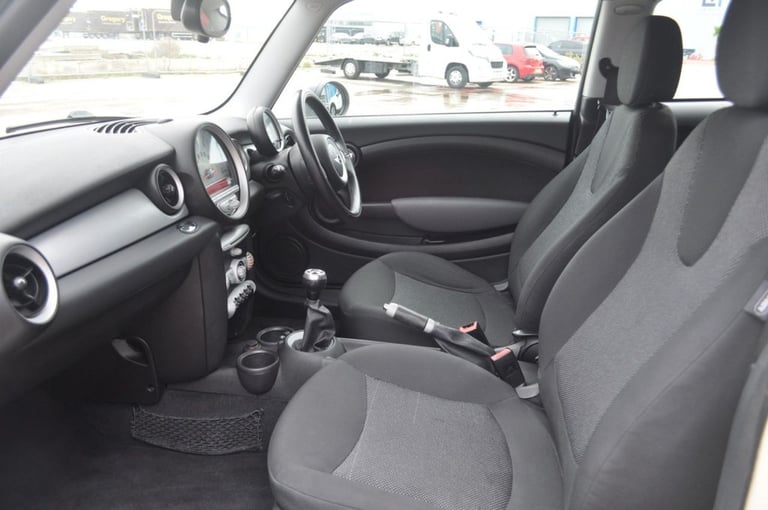 2007 MINI Hatch 1.6 Cooper Hatchback 3dr Petrol Manual Euro 4 (120 ps) Hatchback Petrol Manual
