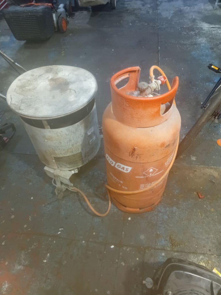 image for WORKSHOP GAS SPACE HEATER WITH BOTT CAN SEE WORKING